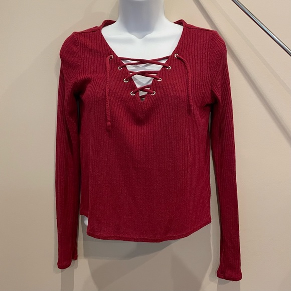 H&M Red lace up V neck croptop - Picture 2 of 8